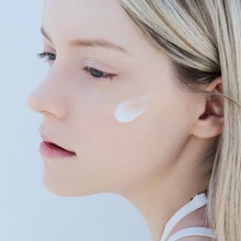 Load image into Gallery viewer, SKIN1004, Madagascar Centella, Hyalu-Cica Moisture Cream, 2.53 fl oz (75 ml)
