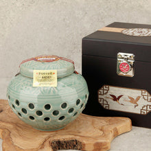 Load image into Gallery viewer, Jiri Mountain Tobong Honey Plus Red Ginseng 지리산 토봉꿀 플러스 홍삼(도자기)1.2kg
