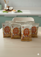 Load image into Gallery viewer, [160g / 5.64oz] Freeze Dried Natto Beans Snack Coconut Flavor 20g ( 8Packs), Fermented Soybean Snack 코코넛 낫또 과자
