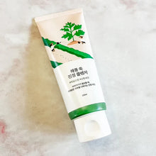 Load image into Gallery viewer, ROUND LAB  Mugwort Calming Cleanser (5.07 fl.oz)
